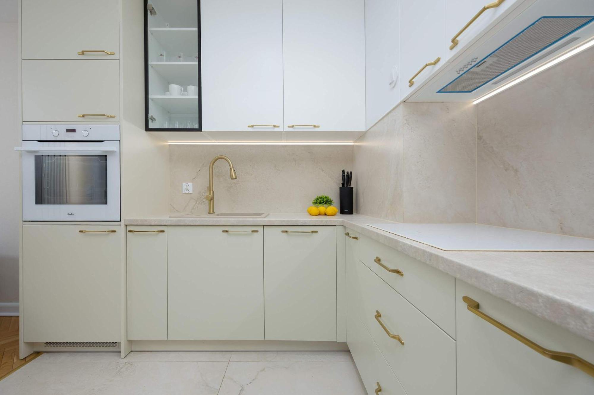 Tasteful One Bedroom By Renters Lägenhet